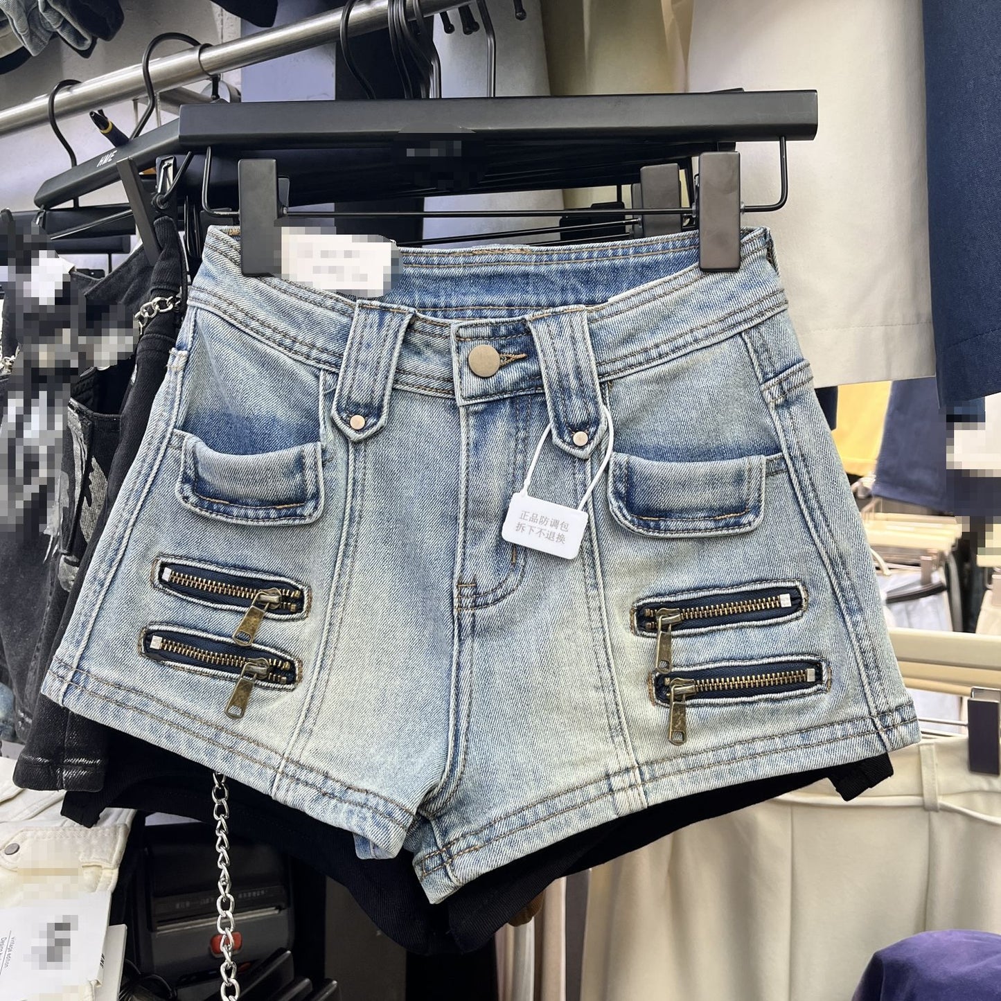 Design Sense Chain Decoration Fashion Denim Shorts