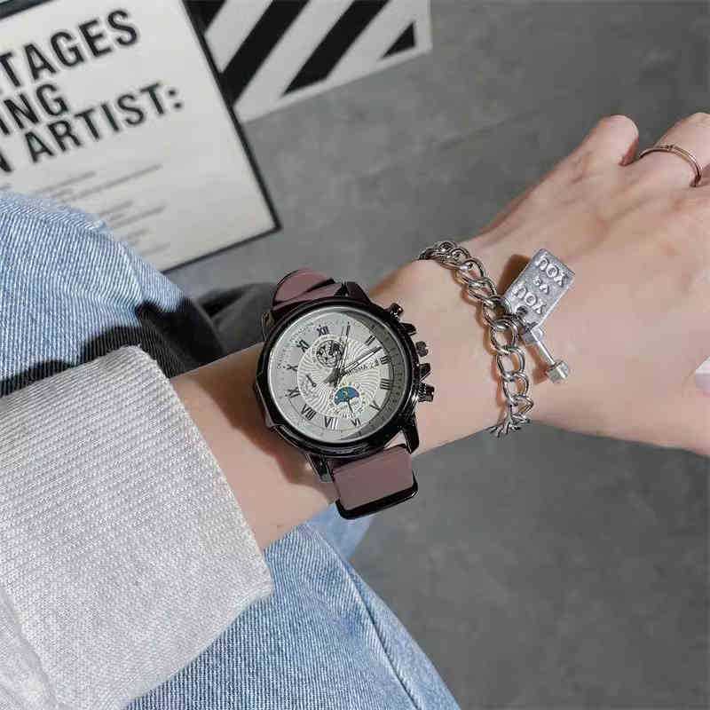 American Retro Minority Watch Female Junior High School Students