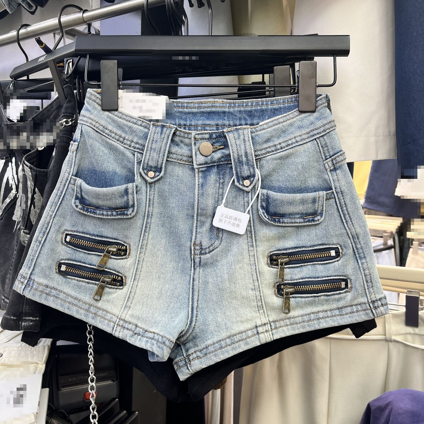 Design Sense Chain Decoration Fashion Denim Shorts