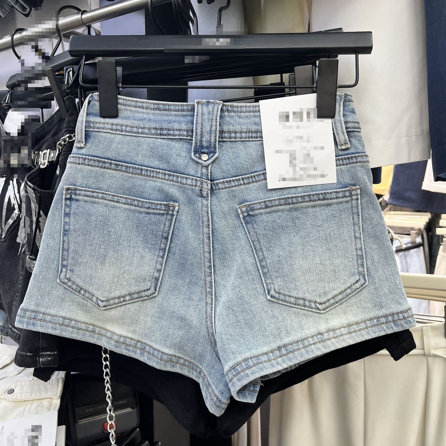 Design Sense Chain Decoration Fashion Denim Shorts