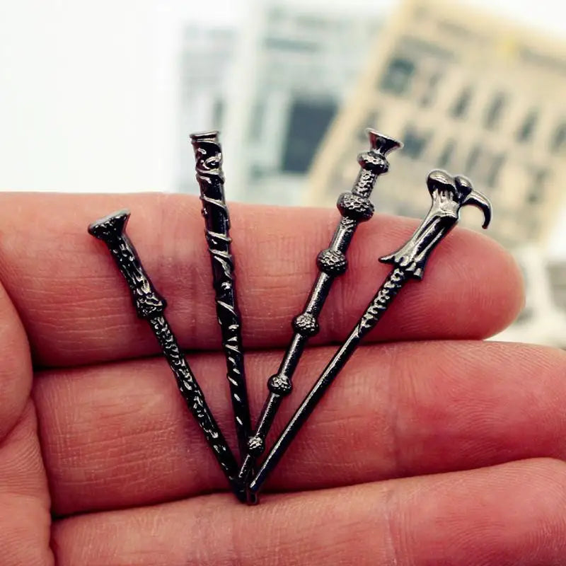 Dollhouse Prophet Newspaper Wand Flying Thief Retro Halloween Scene Simulation Miniature Prop Model Accessories Toy Supplies